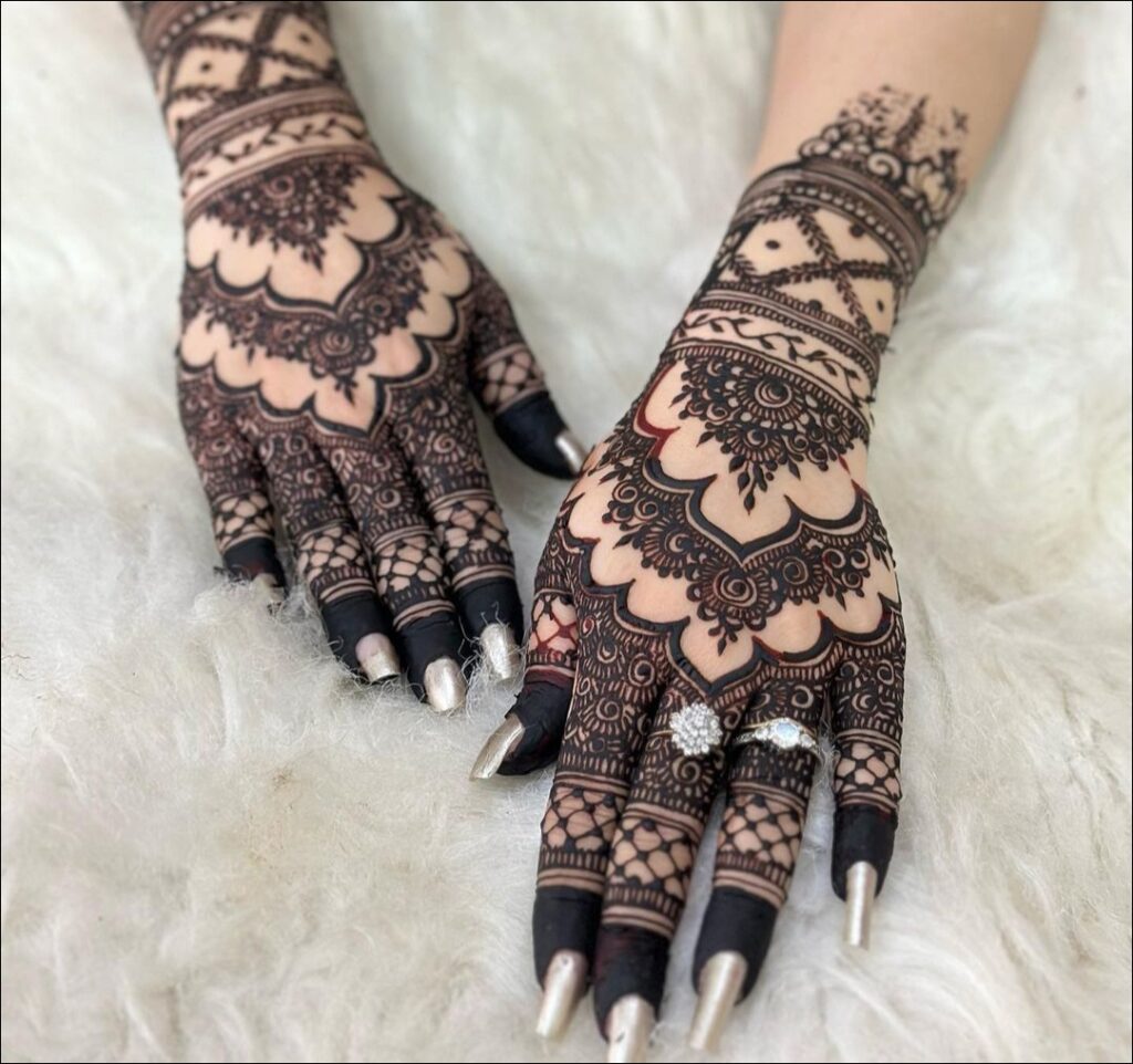 back hand mehndi design simple 3