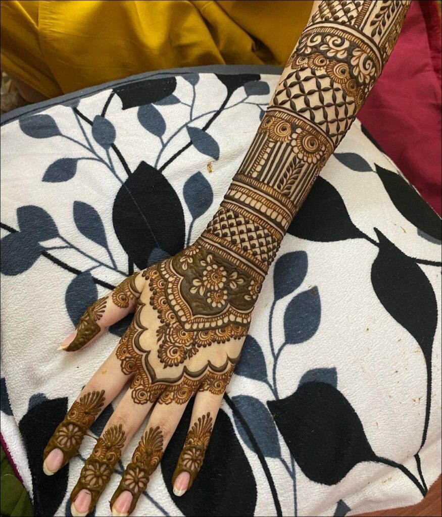 back hand mehndi design simple 6