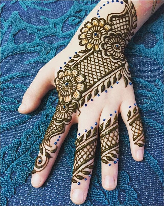 easy back hand mehndi design 4