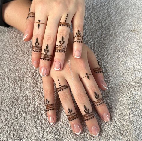 mehndi designs for fingers2