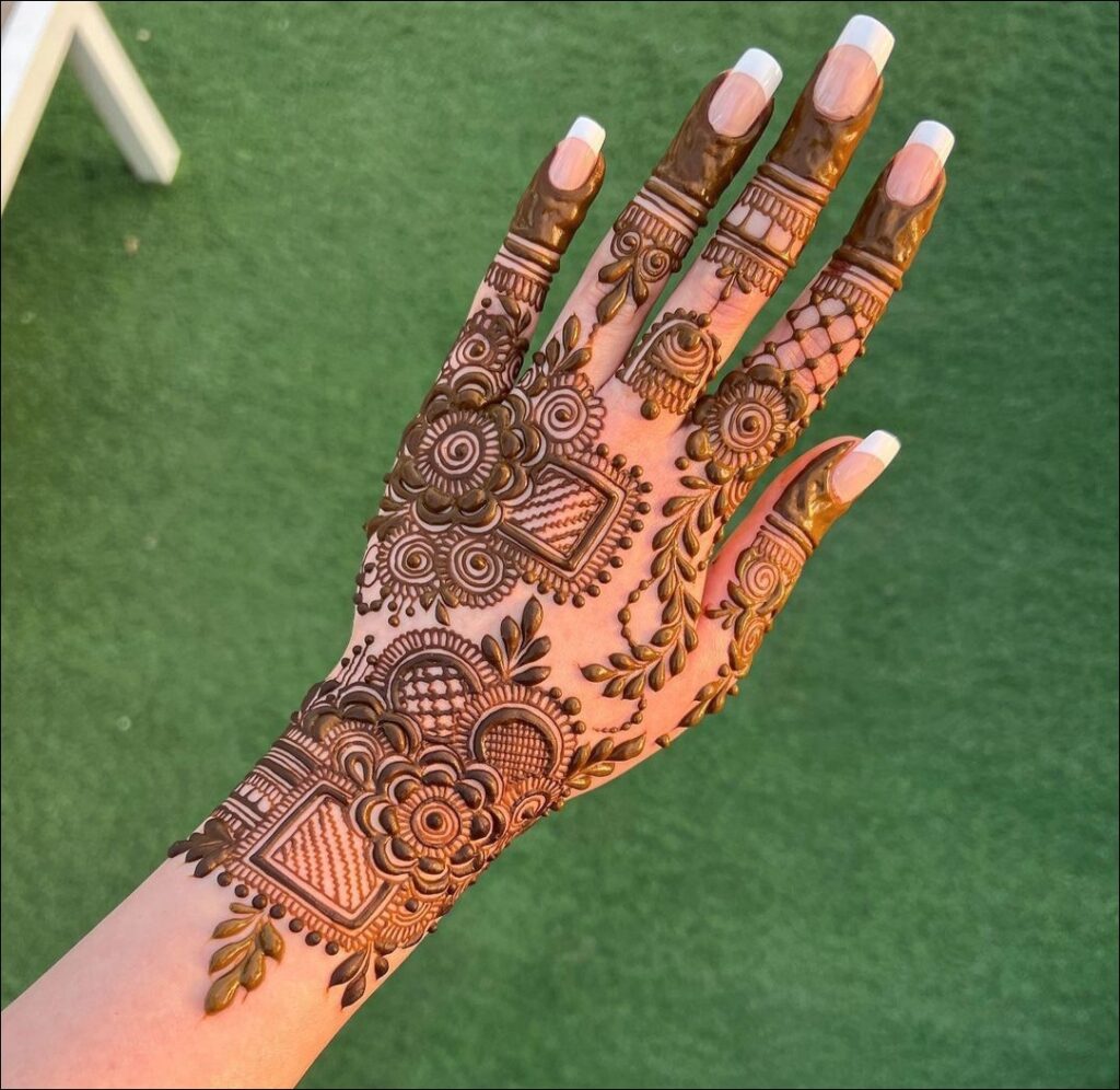 simple back hand mehndi design