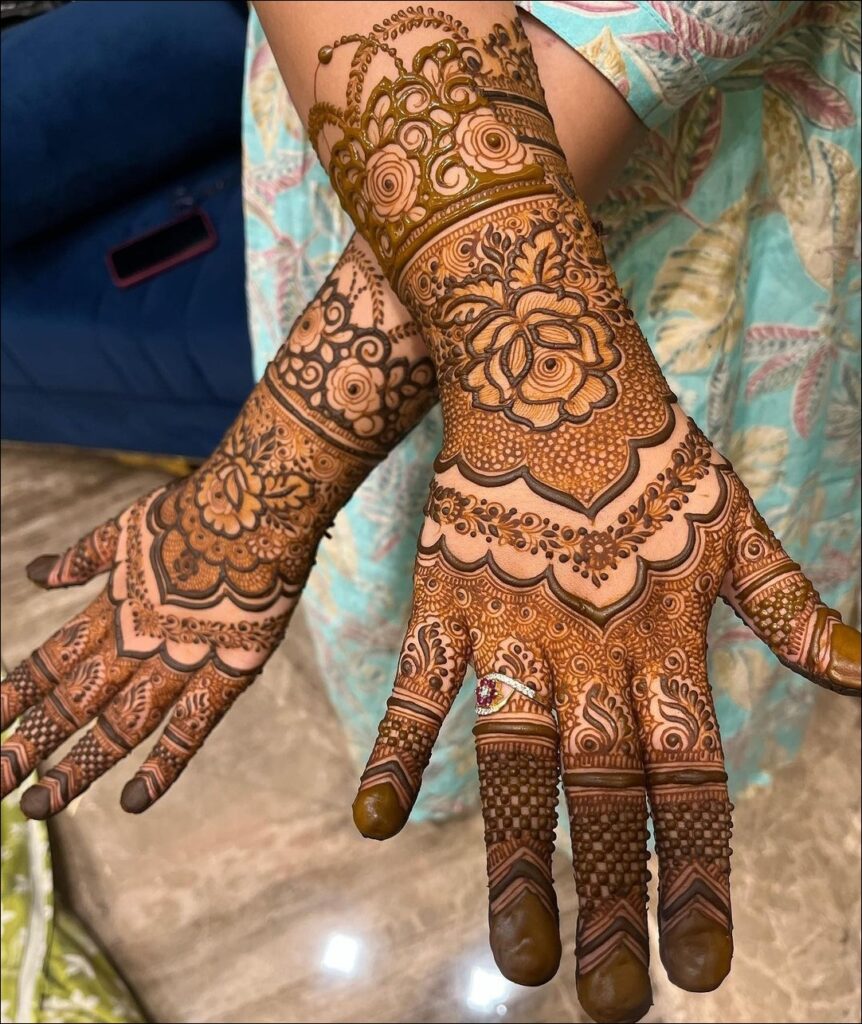 simple back hand mehndi design 11