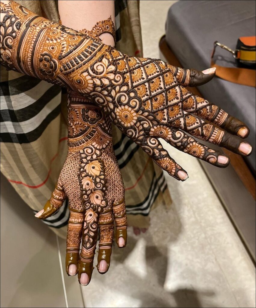 simple back hand mehndi design 12