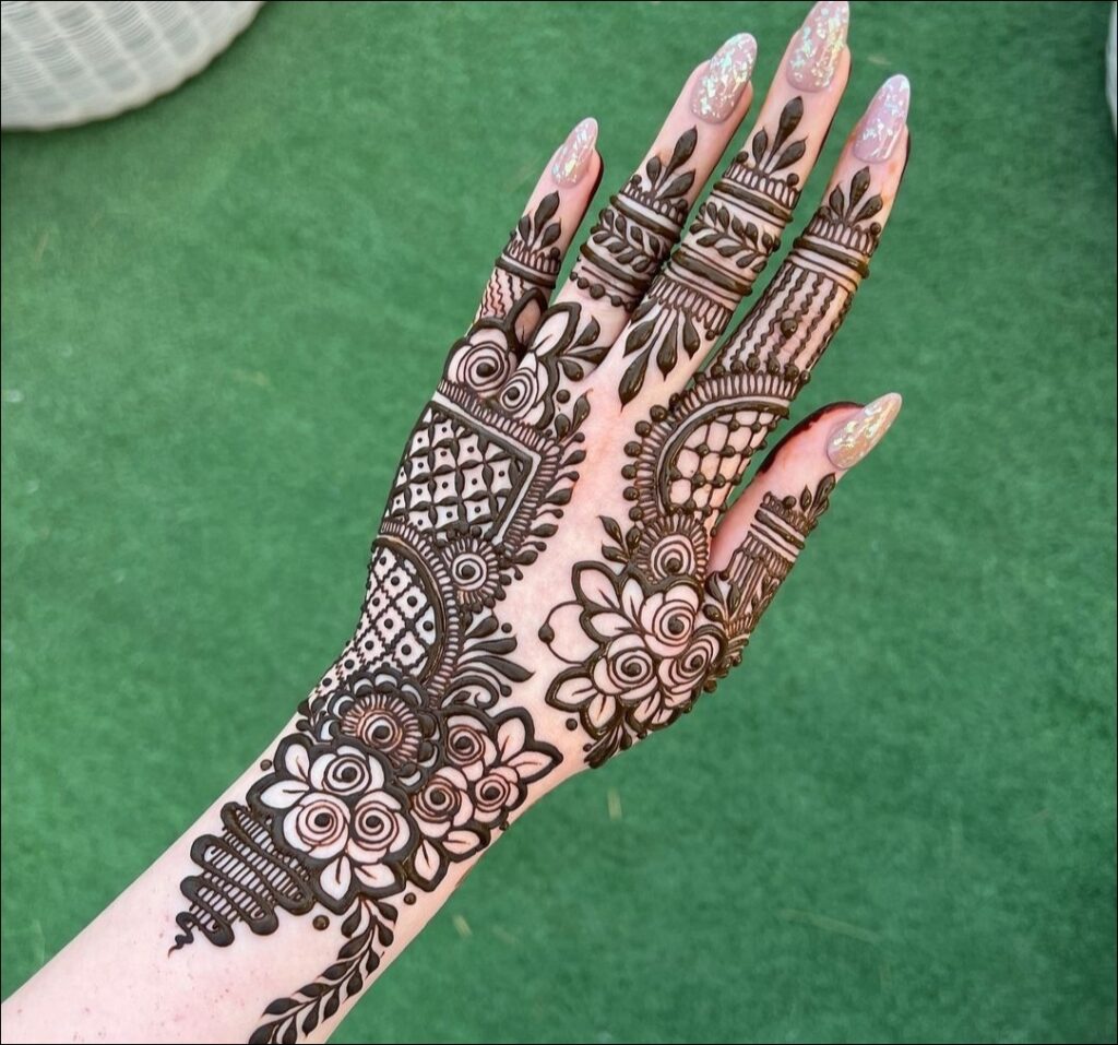 simple back hand mehndi design 18