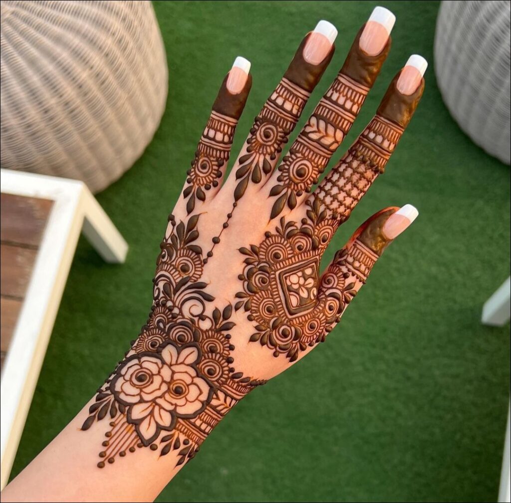 simple back hand mehndi design 2